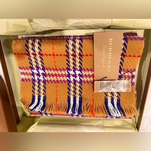 Burberry check scarf - Picture 2 of 3